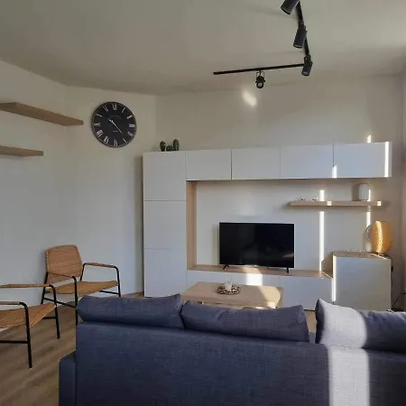 Shiba Aan Zee Apartment *